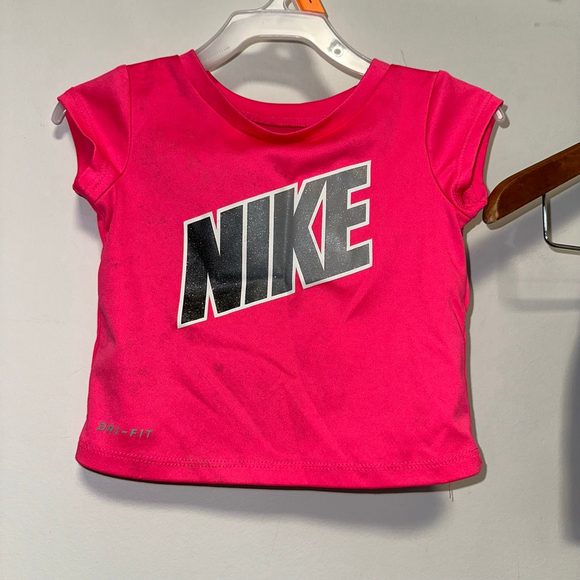 Kids Nike Dri-Fit Set Pink/Gray T-Shirt & Shorts Size 12M Not Perfect Condition - Picture 3 of 10